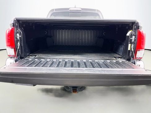 Used 2022 Toyota Tacoma SR5 AWD/4WD image 10