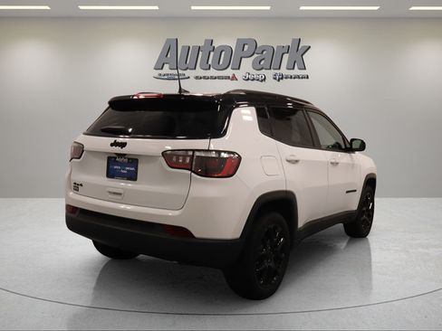 Certified 2023 Jeep Compass Latitude w/ Sun and Sound Group AWD/4WD image 6