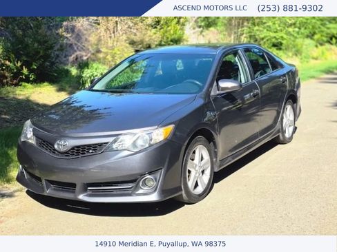 Used 2014 Toyota Camry SE FWD image 1