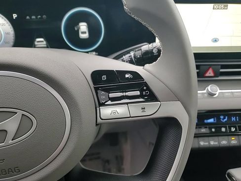 Certified 2025 Hyundai Elantra SEL image 17