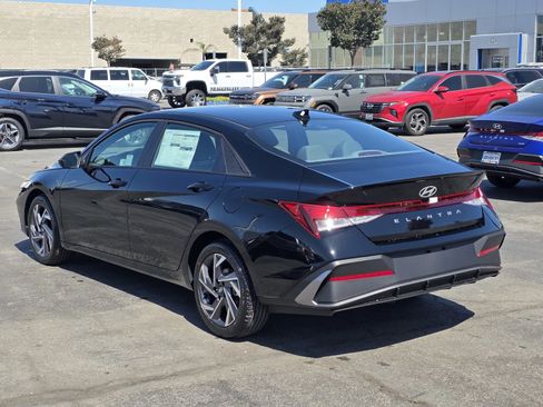 New 2025 Hyundai Elantra Sport image 9