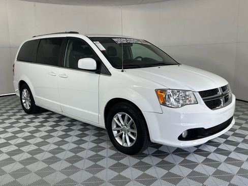 Used 2019 Dodge Grand Caravan SXT w/ Rear Park Assist Package FWD image 2