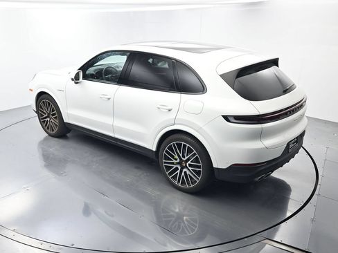 Certified 2025 Porsche Cayenne S AWD/4WD image 32