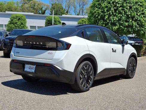 New 2026 Nissan Leaf Platinum+ w/ Cargo Package (Platinum+) FWD image 8