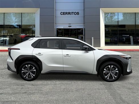 Used 2024 Toyota bZ4X XLE image 5