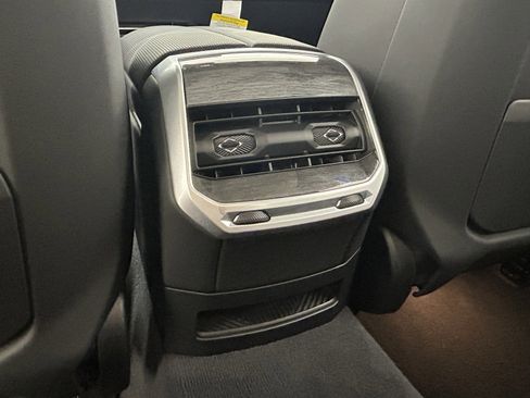 Used 2024 BMW i7 eDrive50 image 34