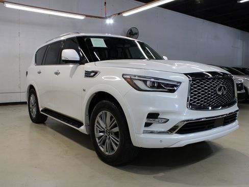 Used 2018 INFINITI QX80 2WD w/ Driver Assistance Package image 2