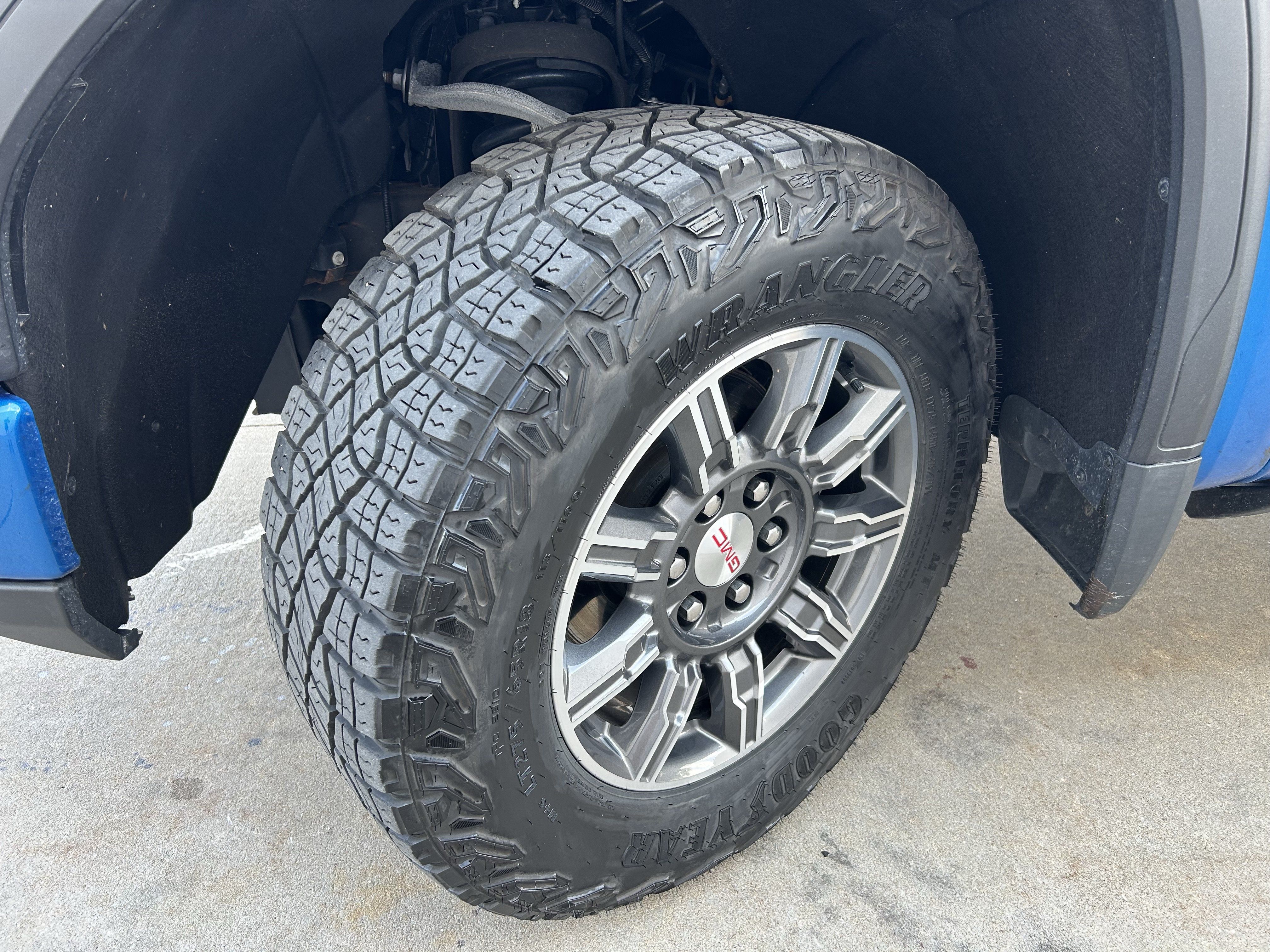 Used 2024 GMC Sierra 1500 AT4 w/ Technology Package AWD/4WD image 9