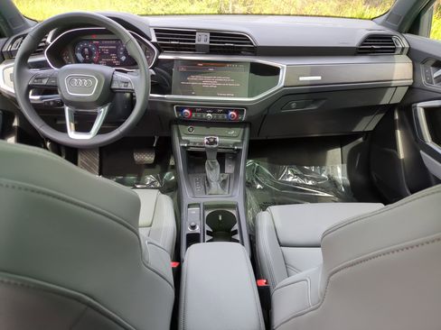 Certified 2025 Audi Q3 2.0T Premium w/ Convenience Package image 14