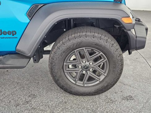 Used 2024 Jeep Wrangler Unlimited Sport AWD/4WD image 9