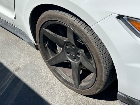 Used 2016 Ford Mustang Shelby GT350 w/ Technology Package image 12