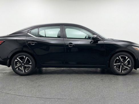 Used 2025 Nissan Sentra SV FWD image 11