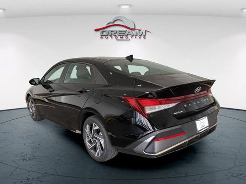 Used 2025 Hyundai Elantra Sport FWD image 6