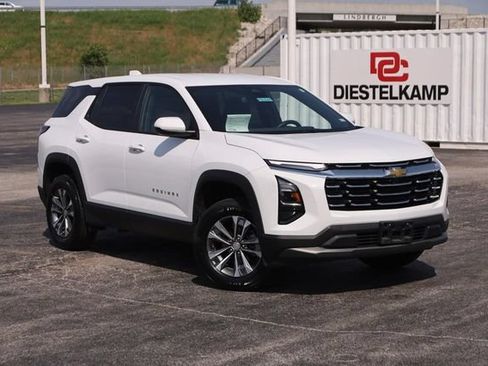 Used 2025 Chevrolet Equinox LT FWD image 2