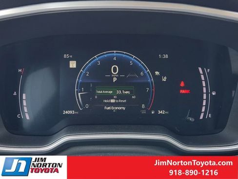 Used 2025 Toyota Corolla Cross XLE image 17