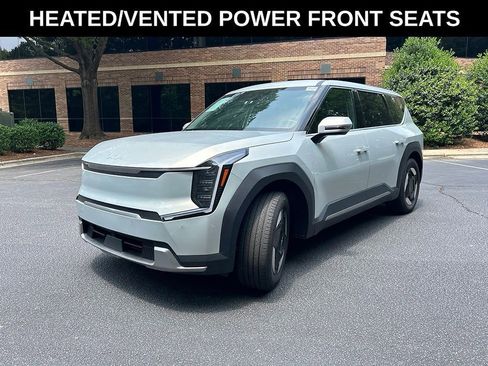 Used 2024 Kia EV9 Light RWD image 2