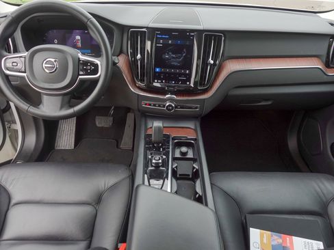 Used 2023 Volvo XC60 B5 Plus image 21