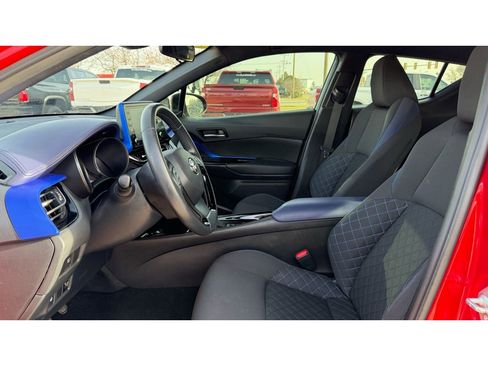 Used 2021 Toyota C-HR XLE image 10