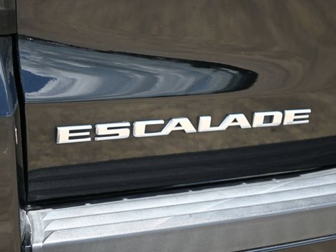 Used 2018 Cadillac Escalade Premium Luxury w/ LPO, Radiant Package RWD image 21