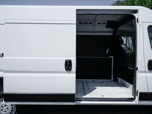 Used 2025 RAM ProMaster 2500 w/ Convenience Group FWD image 13
