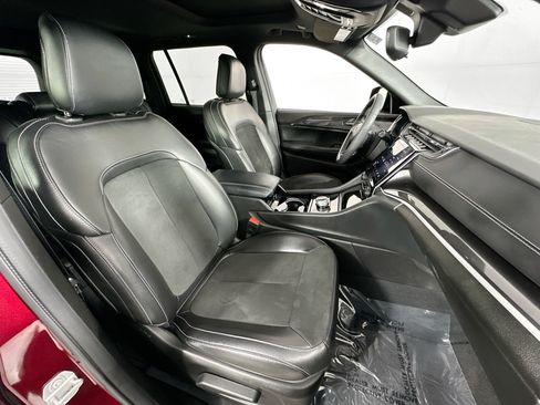 Used 2023 Jeep Grand Cherokee Altitude RWD image 27