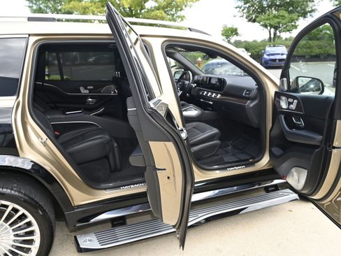 Used 2023 Mercedes-Benz Maybach GLS 600 4MATIC image 59