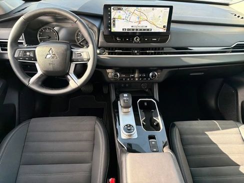 Used 2026 Mitsubishi Outlander SE FWD image 16