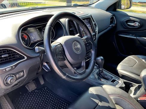 Used 2020 Jeep Cherokee Trailhawk w/ Cold Weather Group image 18