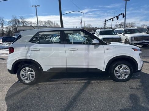 Used 2026 Hyundai Venue SE image 5