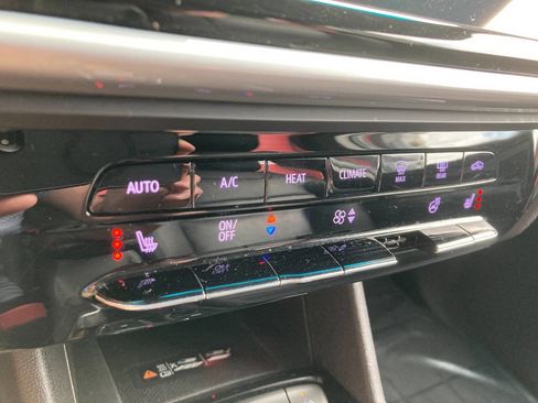 Used 2022 Chevrolet Bolt LT w/ Infotainment Package image 14