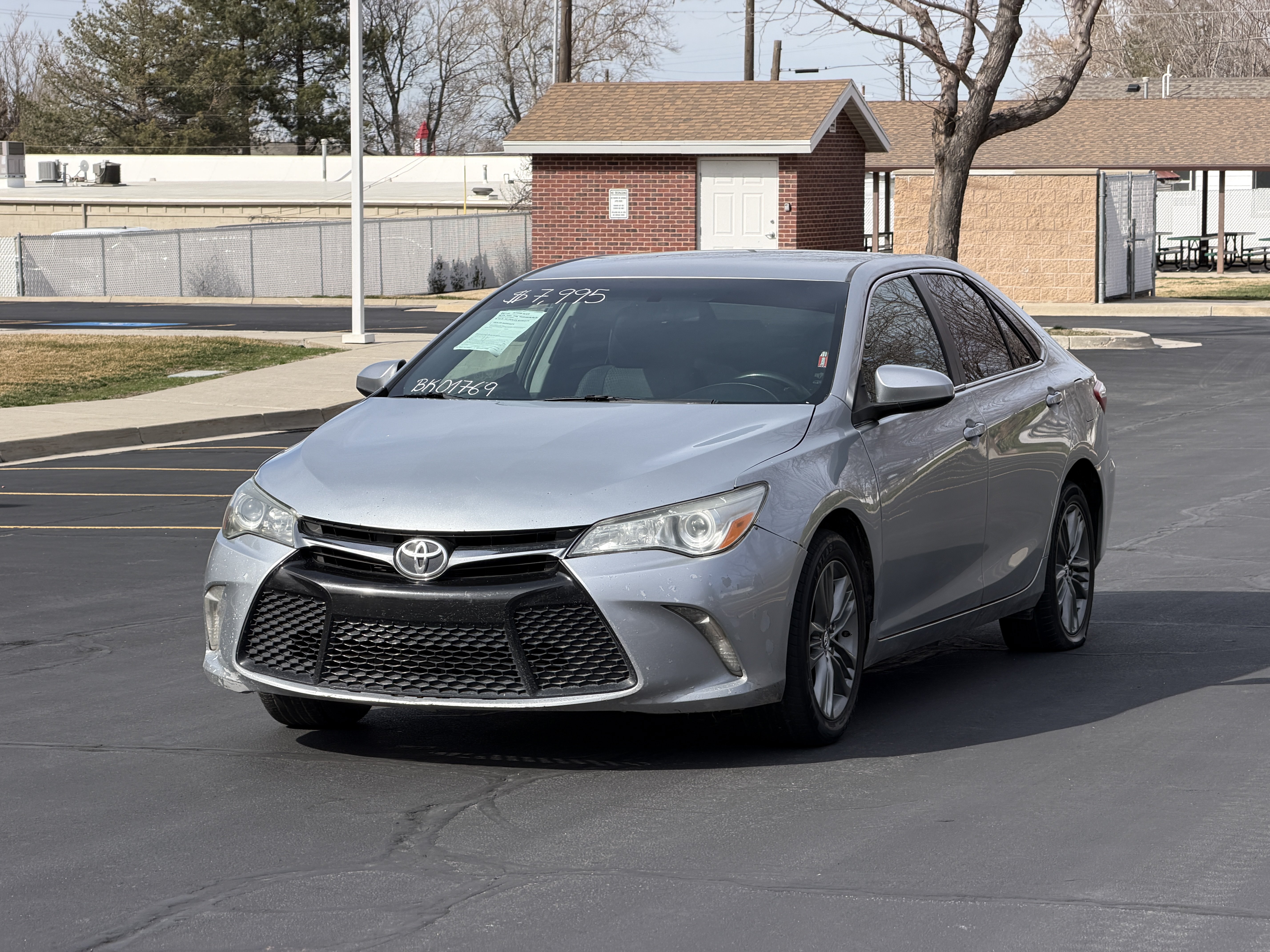 Used 2015 Toyota Camry SE FWD image 8