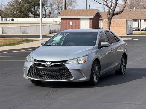 Used 2015 Toyota Camry SE FWD image 8