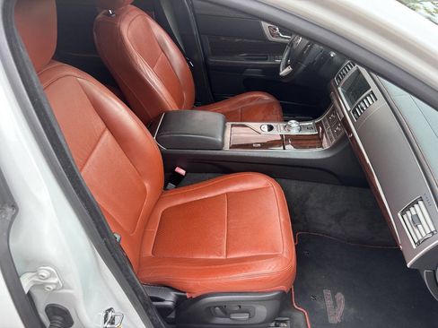 Used 2011 Jaguar XF Premium RWD image 8