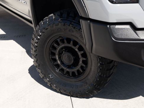 Used 2024 GMC Sierra 2500 AT4X w/ AT4X AEV Edition AWD/4WD image 4