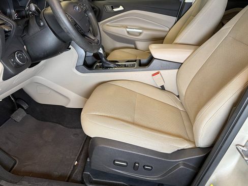 Used 2018 Ford Escape SE image 19