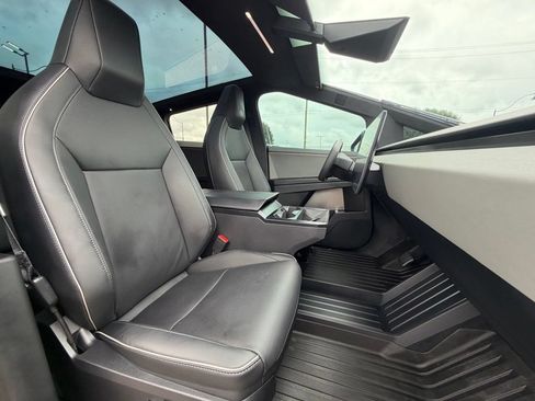 Used 2024 Tesla Cybertruck AWD Crew Cab image 27