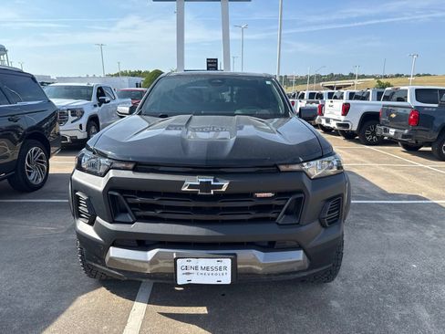 Used 2025 Chevrolet Colorado Trail Boss AWD/4WD image 2