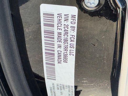 Used 2024 Chrysler Pacifica Touring-L FWD image 30