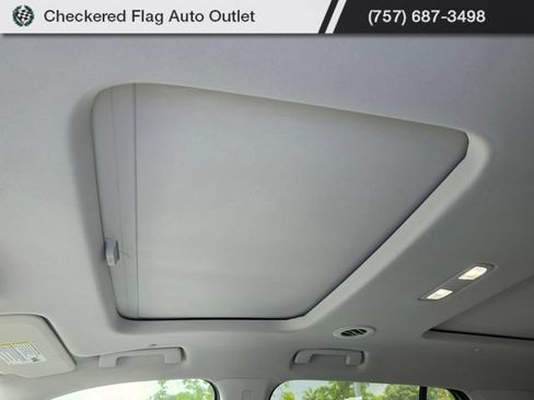 Used 2021 Chevrolet Traverse Premier FWD image 9