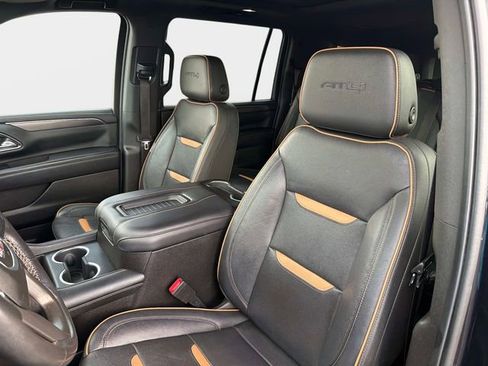 Used 2022 GMC Yukon XL AT4 w/ Technology Package AWD/4WD image 17