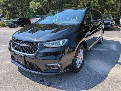 Used 2024 Chrysler Pacifica Touring-L FWD image 8