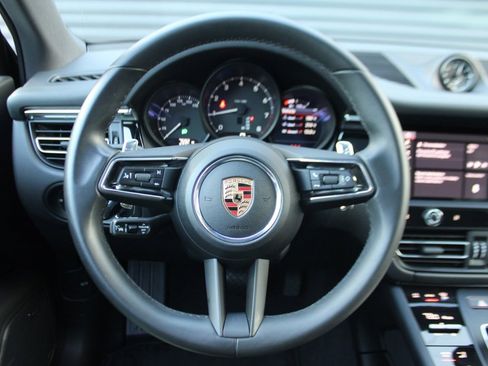 Used 2025 Porsche Macan image 22