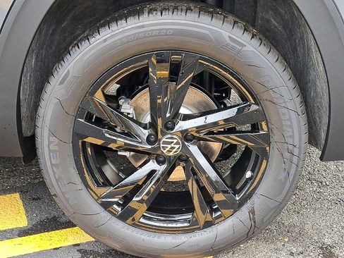 New 2026 Volkswagen Atlas Cross Sport SEL R-Line image 5