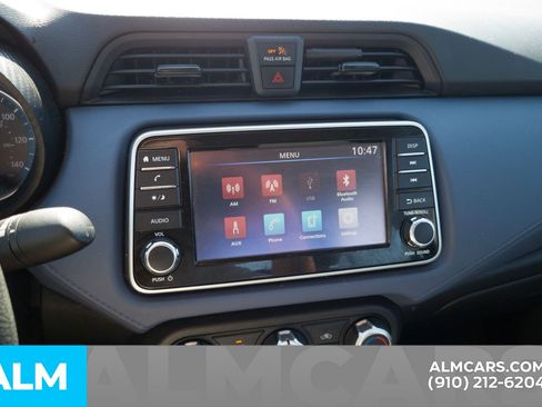 Used 2023 Nissan Versa SV image 8