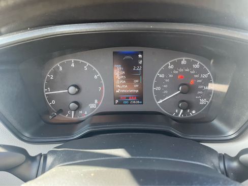 Used 2024 Toyota Corolla Cross L image 18