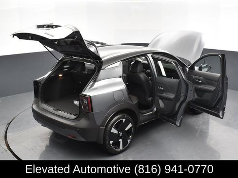 Used 2025 Nissan Kicks SR w/ Illumination Package AWD/4WD image 28