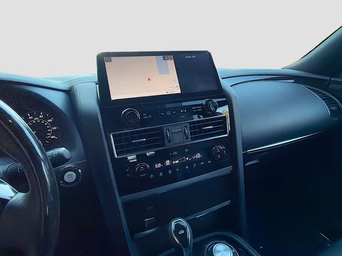 Used 2024 INFINITI QX80 Sensory image 30