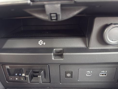 Used 2024 Nissan Armada SV image 20