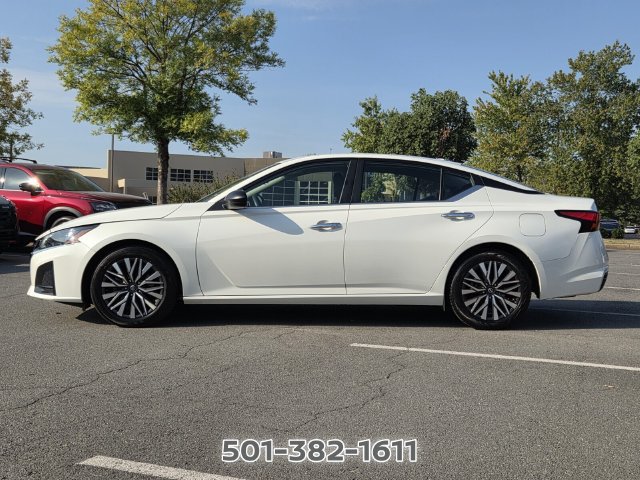 Used 2024 Nissan Altima 2.5 SV FWD image 2