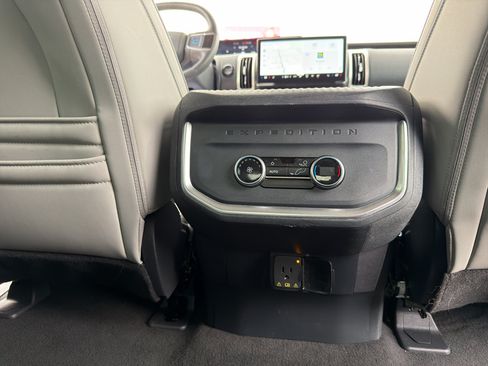 Used 2025 Ford Expedition Active AWD/4WD image 27